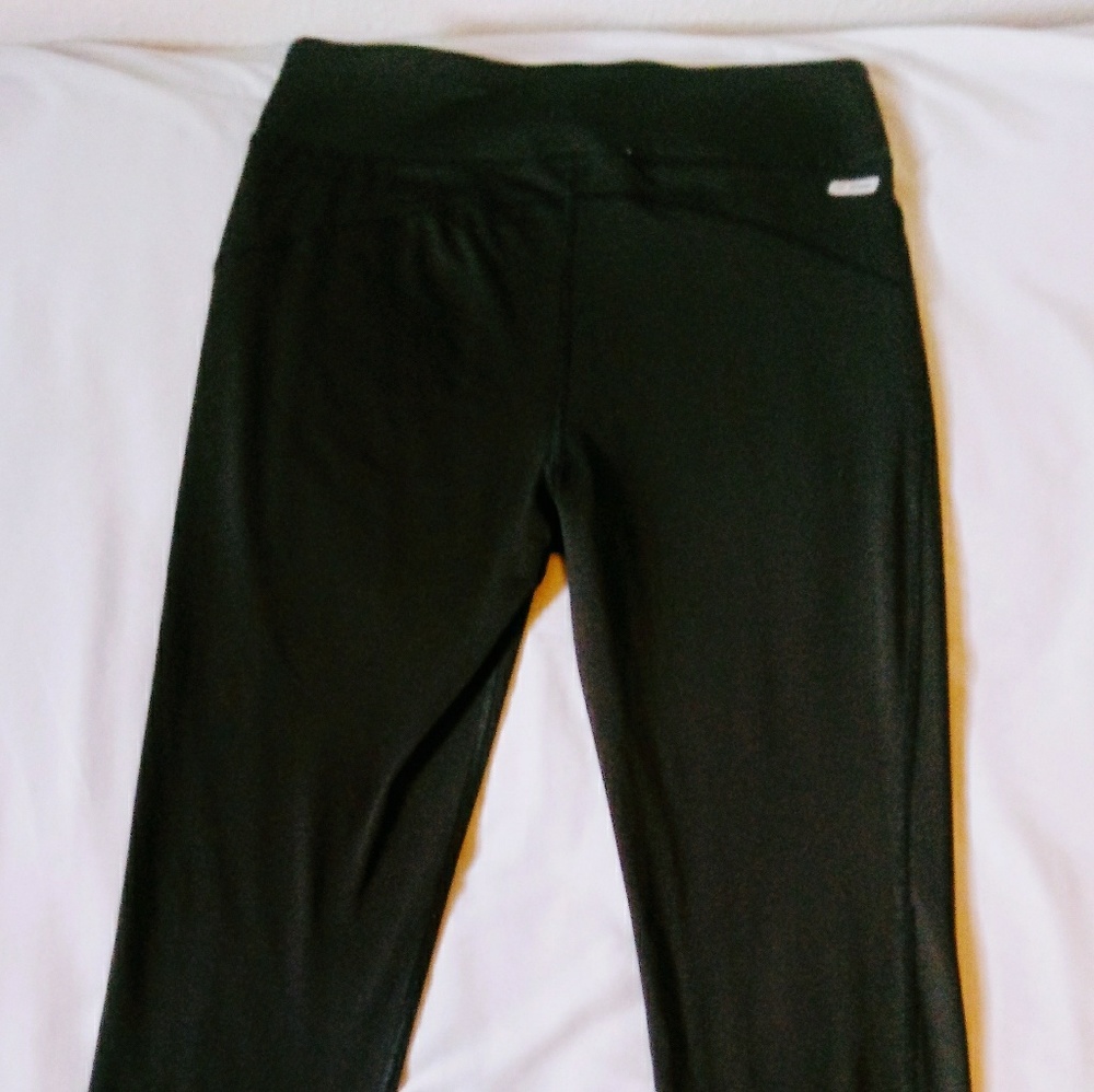Black Danskin fitted leggings with pocket